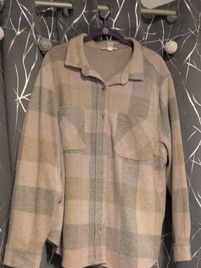 beachlunchlounge Neutral Plaid Shacket in Soft Beige & Gray